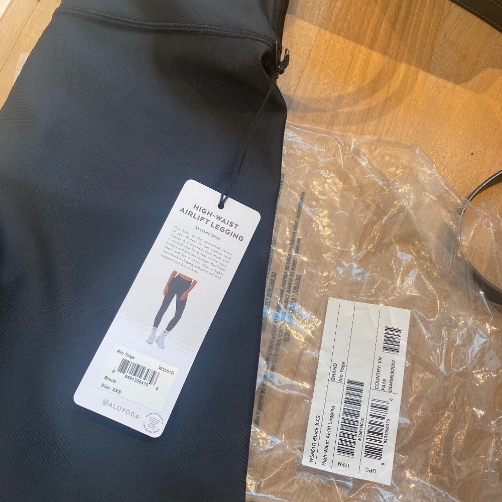 brand new black Alo airlift tights